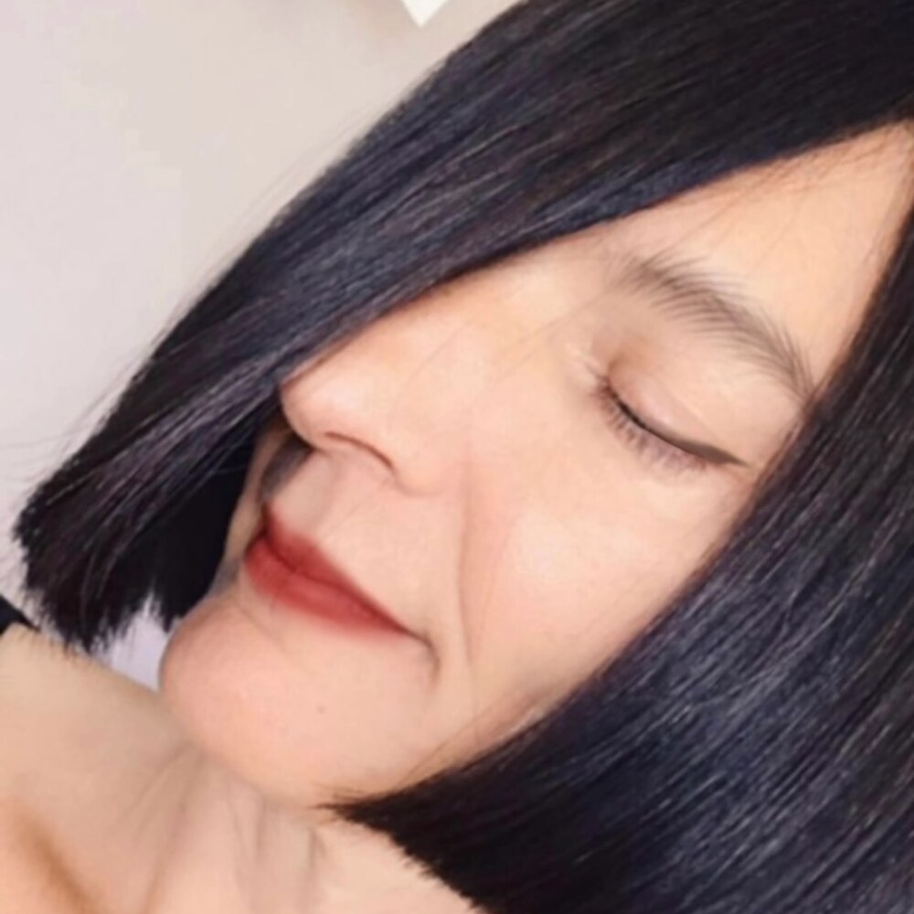 Glossy, sleek black bob